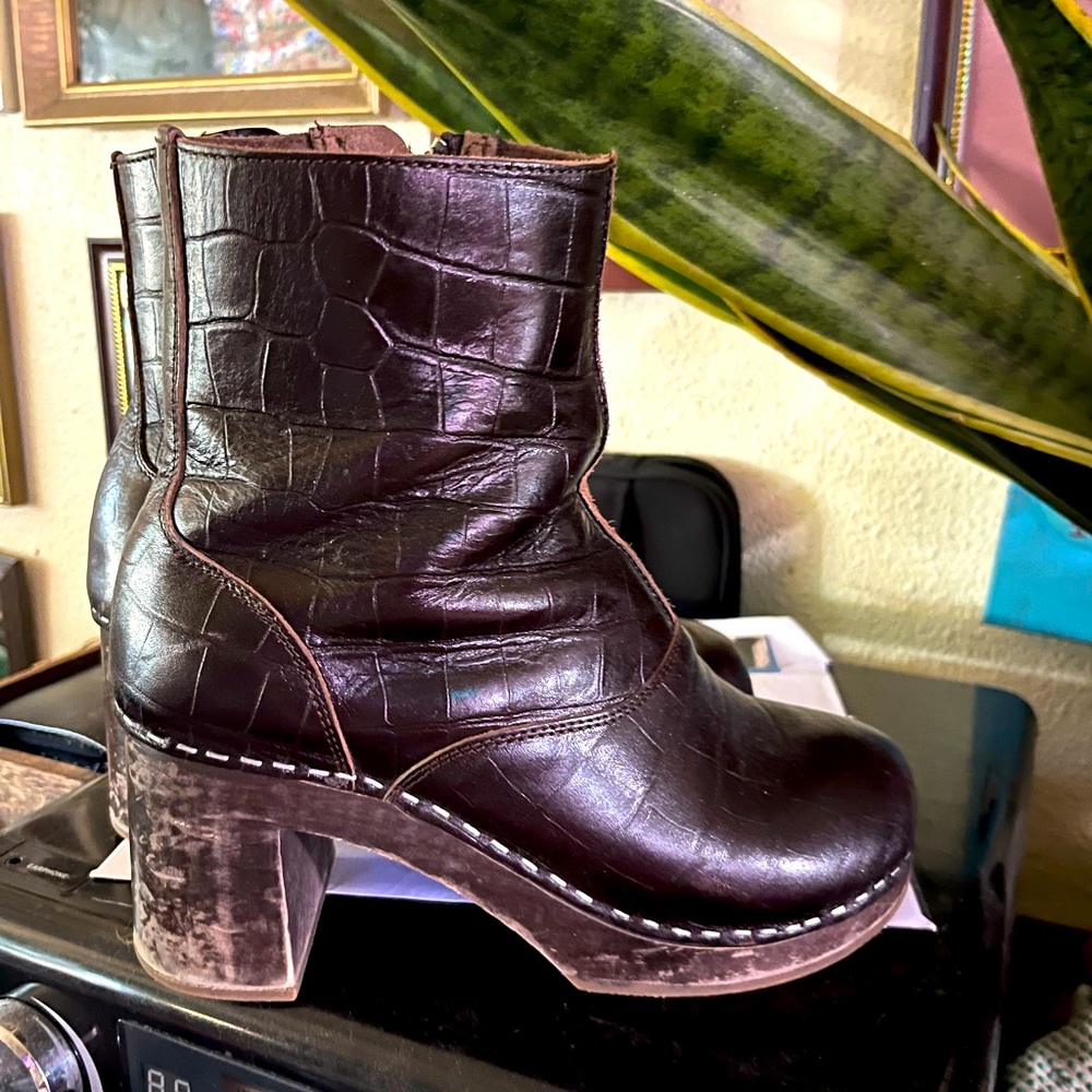 Swedish Hasbeens
60's Boot, Dark Brown Croc / Dark Brown Sole, 38